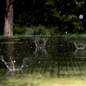 Epoxy-coated concrete under rain, highlighting its water-resistant finish.